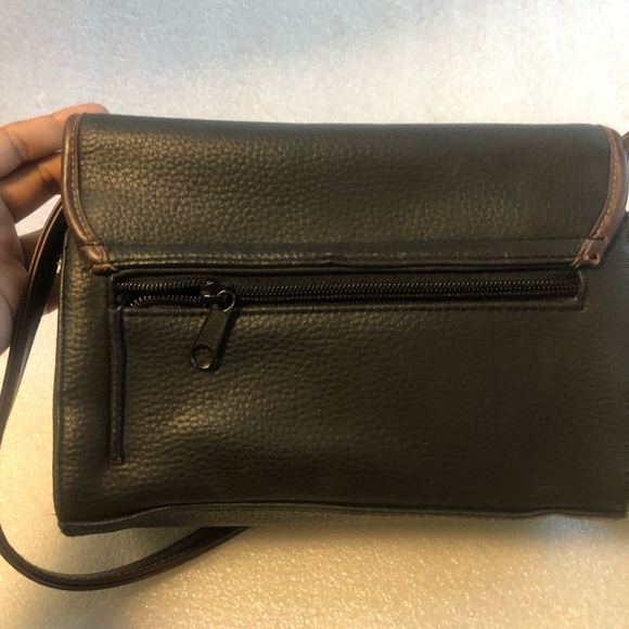 Cherokee Brown leather cross body purse - Picture 5 of 16